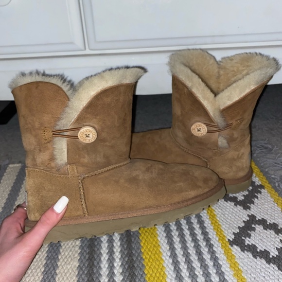 Bailey Bow Tan Ugg Boots - Picture 1 of 3